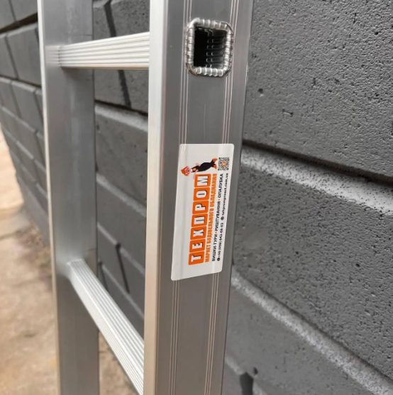 Алюмінієва односекційна приставна драбина 4 м Техпром на 14 сходинок Т-114 фото